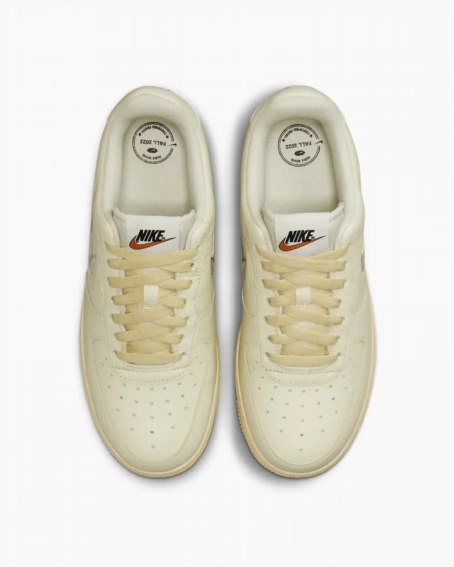 Кросівки Nike Air Force 1 07 Lx DO9456-100 фото 6 — інтернет-магазин Tapok
