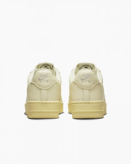 Кросівки Nike Air Force 1 07 Lx DO9456-100 фото 8 — інтернет-магазин Tapok