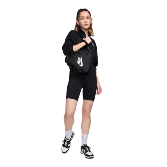 Шорти Nike W DF ONE HR 8IN SHORT FN3206-010 фото 7 — інтернет-магазин Tapok