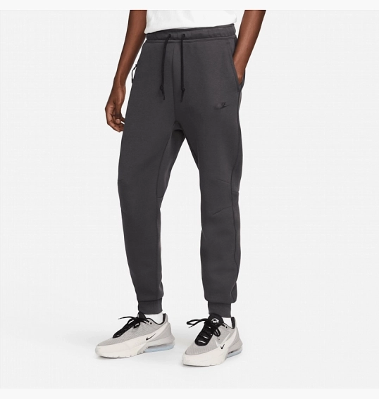 Брюки Nike Sportswear Tech Fleece Jogger Pants Grey FB8002-060 фото 2 — интернет-магазин Tapok