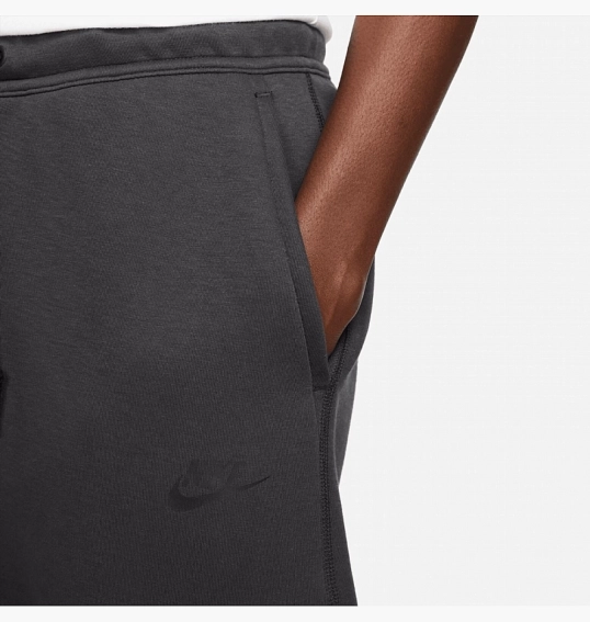 Брюки Nike Sportswear Tech Fleece Jogger Pants Grey FB8002-060 фото 4 — интернет-магазин Tapok