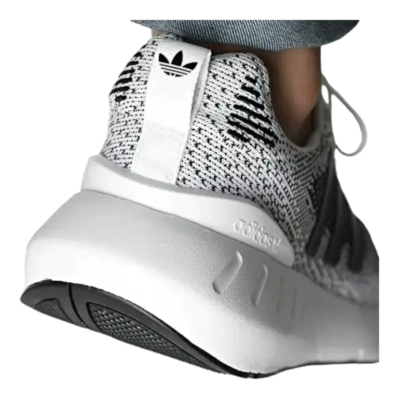 Кросівки adidas Swift Run 22 GZ3507 фото 3 — інтернет-магазин Tapok