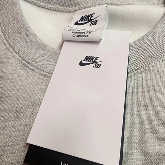 Свитшот Nike Sb Grey DV9032-050 фото 4 — интернет-магазин Tapok
