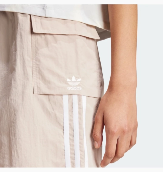 Шорти жіночі Adidas Adicolor Cargo Shorts Beige JH1074 M JH1074 фото 5 — інтернет-магазин Tapok