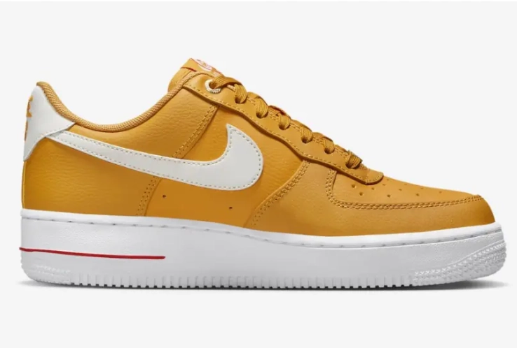 Кросівки Nike Air Force 1 07 Se Yellow Dq7582-700 фото 1 — інтернет-магазин Tapok