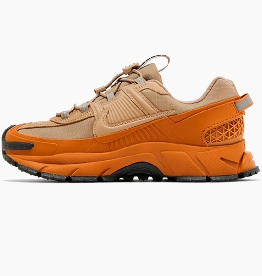 Кросівки Nike Zoom Vomero 5 Roam Flax (W) HQ2181-200 фото 1 — інтернет-магазин Tapok
