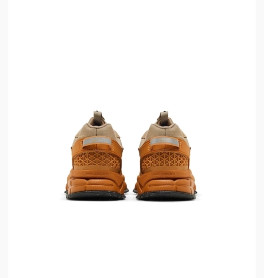 Кросівки Nike Zoom Vomero 5 Roam Flax (W) HQ2181-200 фото 2 — інтернет-магазин Tapok
