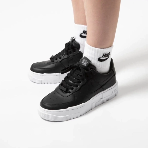 Кросівки жіночі Nike Air Force 1 Low Pixel CK-6649-001 фото 4 — інтернет-магазин Tapok