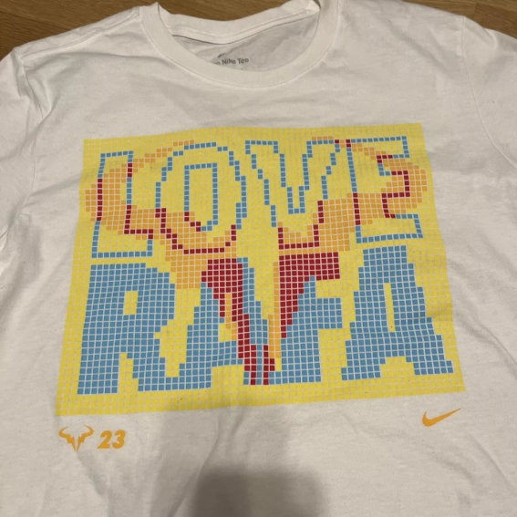 Футболка Nike Cotton Short Sleeve LOVE RAFA Tennis Tee Shirt FN5318-100 фото 2 — интернет-магазин Tapok