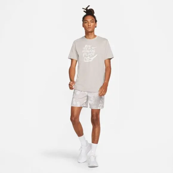 Футболка Nike Dri-FIT Nathan Bell Running Tee AO0650-033 фото 4 — интернет-магазин Tapok
