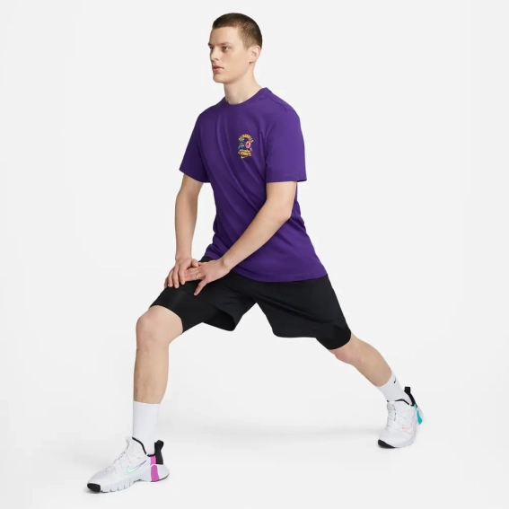 Футболка Nike Dumbbells T-Shirt - Court Purple FD0138-547 фото 2 — интернет-магазин Tapok
