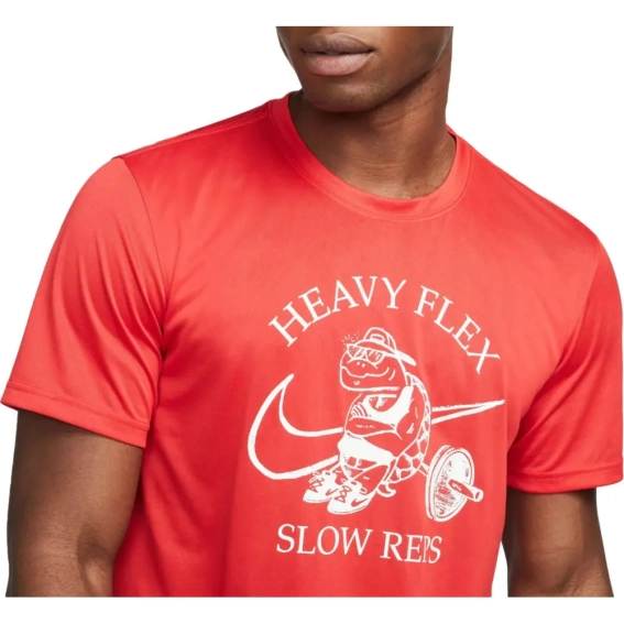 Футболка Nike Men's Dri-FIT Legend Short Sleeve T-Shirt red DM6283-657 фото 2 — інтернет-магазин Tapok