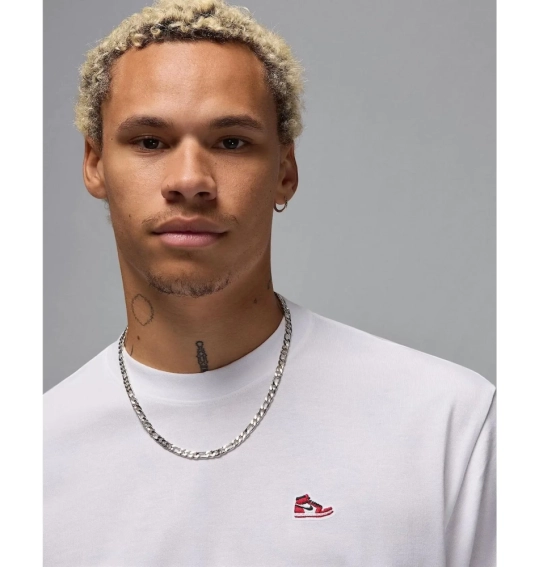 Футболка мужская Jordan Brand Sneaker Patch (HJ2326-100) фото 4 — интернет-магазин Tapok