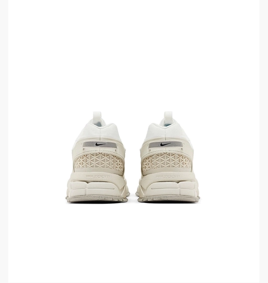 Кросівки чоловічі Nike Zoom Vomero Roam White/Beige HV5951-100 фото 4 — інтернет-магазин Tapok