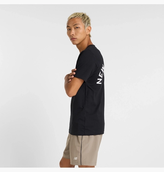 Футболка чоловіча New Balance Sport Arch Graphic Black MT51985BK фото 2 — інтернет-магазин Tapok