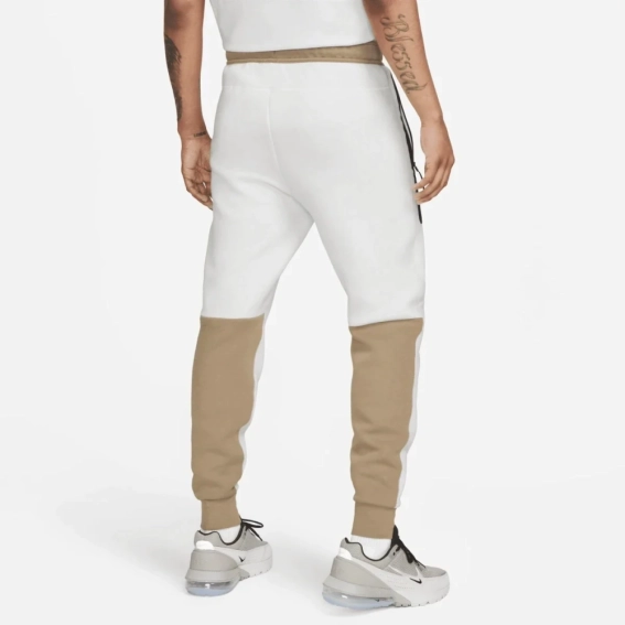 Брюки Nike Tech Fleece Jogger White FB8002-121 фото 4 — интернет-магазин Tapok