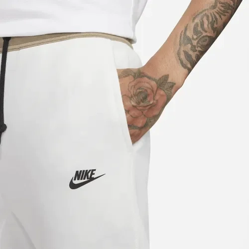 Штани Nike Tech Fleece Jogger White FB8002-121 фото 3 — інтернет-магазин Tapok