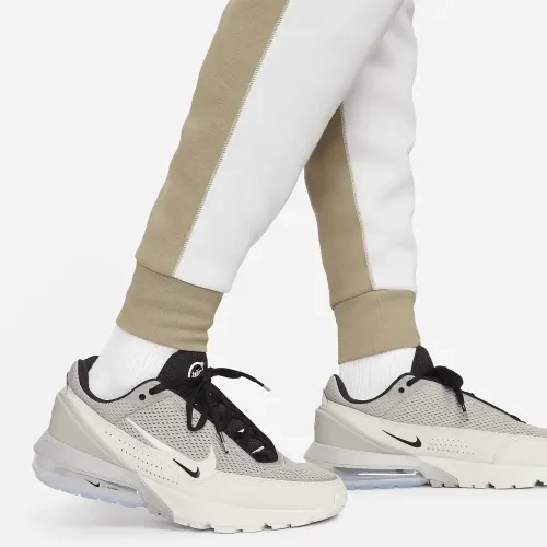 Штани Nike Tech Fleece Jogger White FB8002-121 фото 6 — інтернет-магазин Tapok