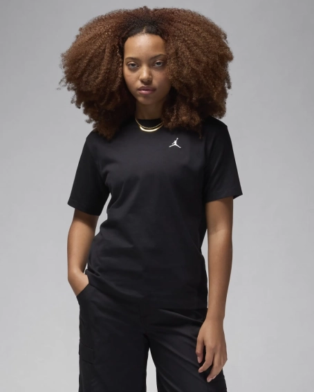 Женская футболка Jordan Essentials (FN4500-011) фото 1 — интернет-магазин Tapok
