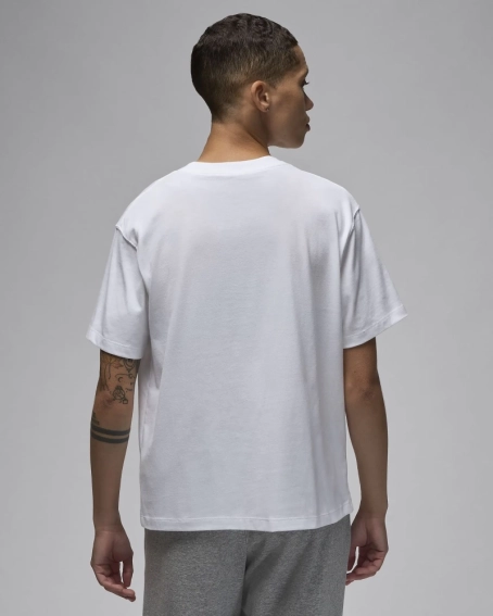 Женская футболка Jordan Essentials (FN4500-101) фото 2 — интернет-магазин Tapok