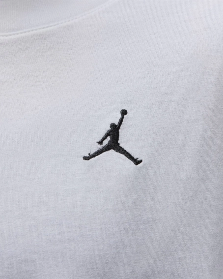 Женская футболка Jordan Essentials (FN4500-101) фото 4 — интернет-магазин Tapok