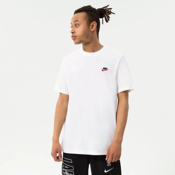 Футболка чоловіча Nike Nsw Club Tee (AR4997-100) фото 1 — інтернет-магазин Tapok