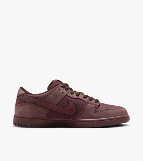 Кроссовки женские Nike Sb Dunk Low (FN0619-600) фото 3 — интернет-магазин Tapok