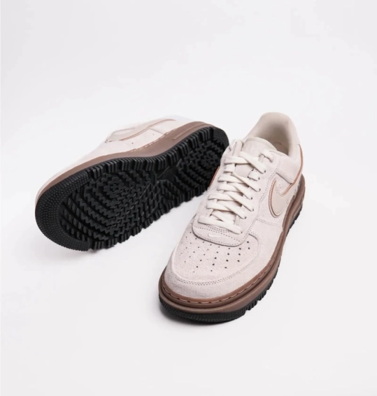 Кросівки чоловічі Nike Air Force 1 Low Luxe (HV2531-100) фото 7 — інтернет-магазин Tapok
