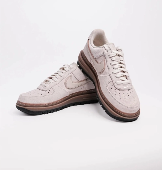 Кросівки чоловічі Nike Air Force 1 Low Luxe (HV2531-100) фото 8 — інтернет-магазин Tapok