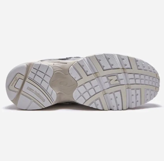 Кросівки чоловічі New Balance Grey Running Shoes Sneakers (ML725AA) фото 4 — інтернет-магазин Tapok