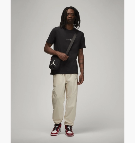 Мужская футболка Air Jordan Mens T-Shirt Black DM3182-010 фото 6 — интернет-магазин Tapok