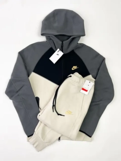Костюм Nike Tech Fleece (черно-молочный) FZ4709-104_FZ4710-104