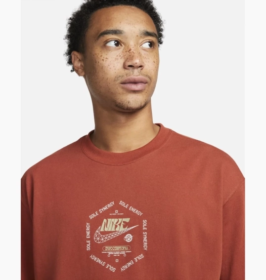 Футболка Nike Max 90 (оранжевая) FD1305-832 фото 3 — интернет-магазин Tapok