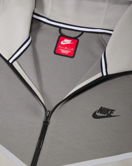 Худые nike Tech Fleece Reflective HQ3746-014 фото 4 — интернет-магазин Tapok