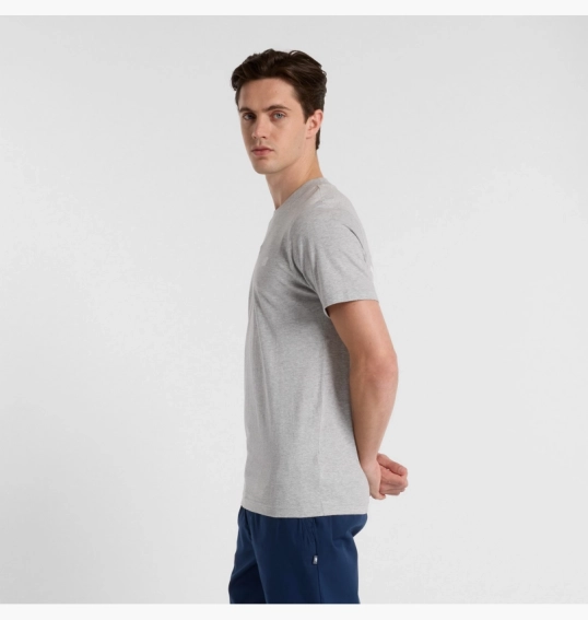 Футболка чоловіча New Balance Sport Arch Graphic Grey MT51985AG фото 2 — інтернет-магазин Tapok