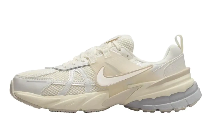 Кросівки жіночі Nike V2k Run "Pale Ivory" (HQ1512-110) фото 1 — інтернет-магазин Tapok