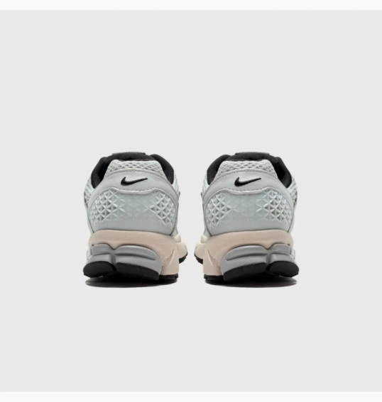 Кросівки жіночі Nike Wmns Zoom Vomero 5 White (FN6742-002) фото 4 — інтернет-магазин Tapok