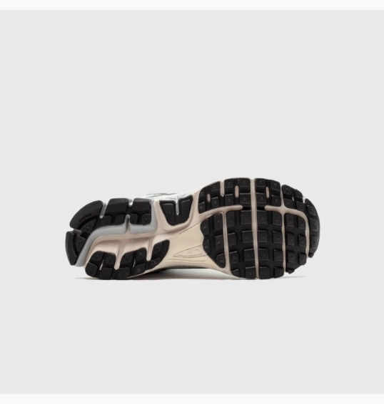 Кросівки жіночі Nike Wmns Zoom Vomero 5 White (FN6742-002) фото 6 — інтернет-магазин Tapok