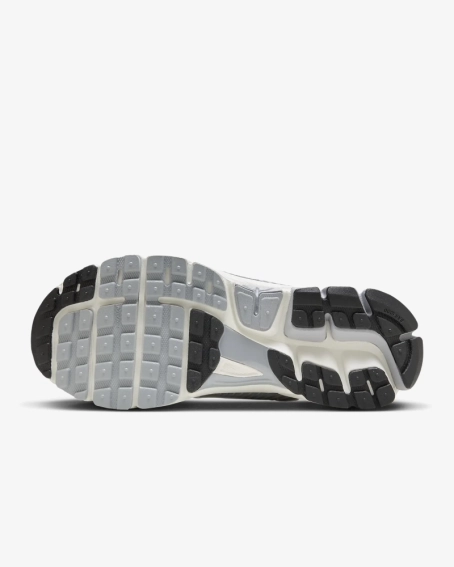 Кросівки чоловічі Nike Zoom Vomero 5 (FD9919-001) фото 3 — інтернет-магазин Tapok