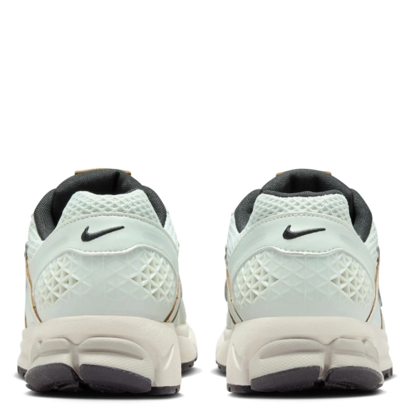 Кроссовки женские Nike Zoom Vomero 5 (FN6742-001) фото 3 — интернет-магазин Tapok
