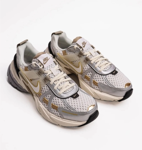 Кросівки жіночі Nike V2k Run (HJ7245-100) фото 5 — інтернет-магазин Tapok
