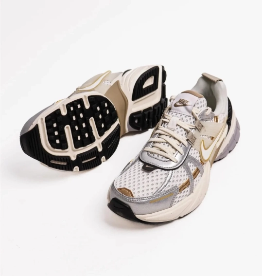 Кросівки жіночі Nike V2k Run (HJ7245-100) фото 7 — інтернет-магазин Tapok
