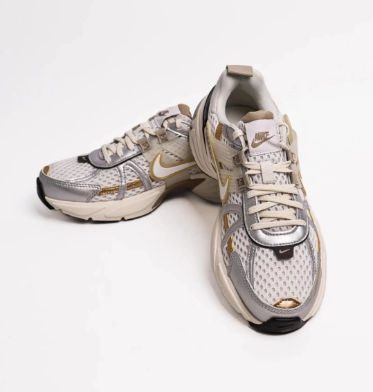 Кросівки жіночі Nike V2k Run (HJ7245-100) фото 8 — інтернет-магазин Tapok