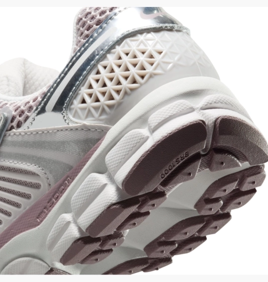 Кросівки жіночі Nike Zoom Vomero 5 White HV6417-001 фото 9 — інтернет-магазин Tapok