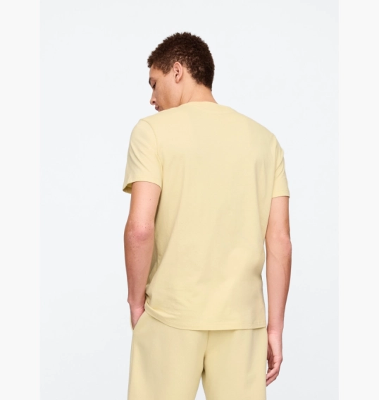 Футболка чоловіча Gap Everyday Soft Logo T-Shirt Beige 855769181 фото 5 — інтернет-магазин Tapok