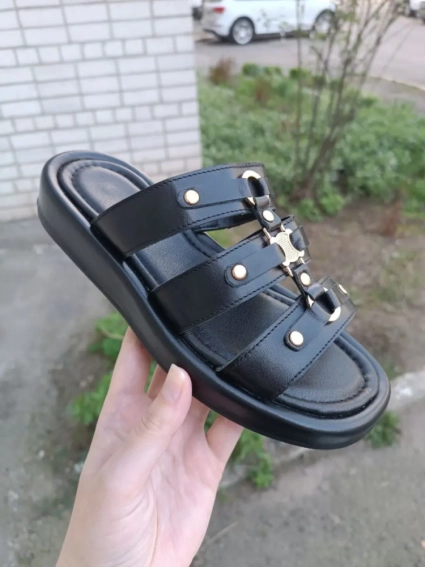 Шлепанцы женские кожаные черного цвета фото 8 — интернет-магазин Tapok