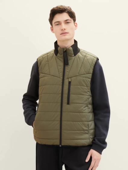 Безрукавка Denim Herren Weste 1038924-10415 Tom Tailor L Хаки 1038924-10415 фото 1 — интернет-магазин Tapok