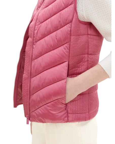 Безрукавка LIGHT WEIGHT VEST 1041486-16348 Tom Tailor L Розовий 1041486-16348 фото 3 — інтернет-магазин Tapok
