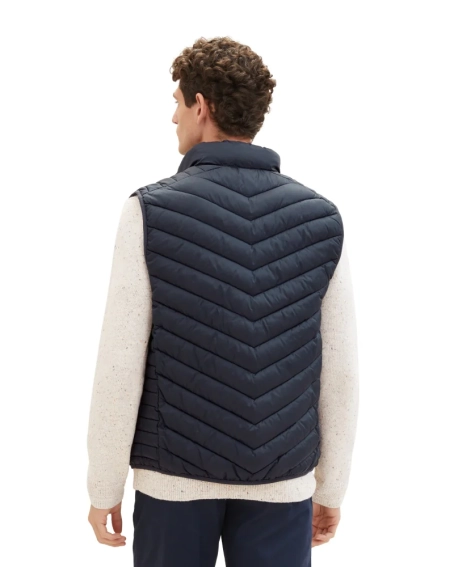 Безрукавка MEN&#39;S LIGHTWEIGHT VEST 1038902-10668 Tom Tailor L Темно-синий 1038902-10668 фото 2 — интернет-магазин Tapok