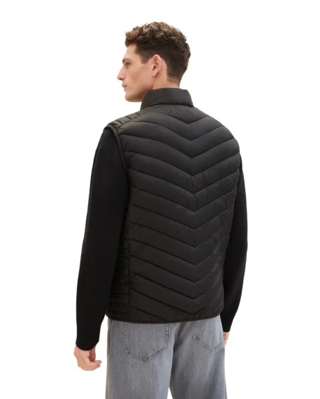 Безрукавка MEN'S LIGHTWEIGHT VEST 1038902-29999 Tom Tailor L Чорний 1038902-29999 фото 3 — інтернет-магазин Tapok